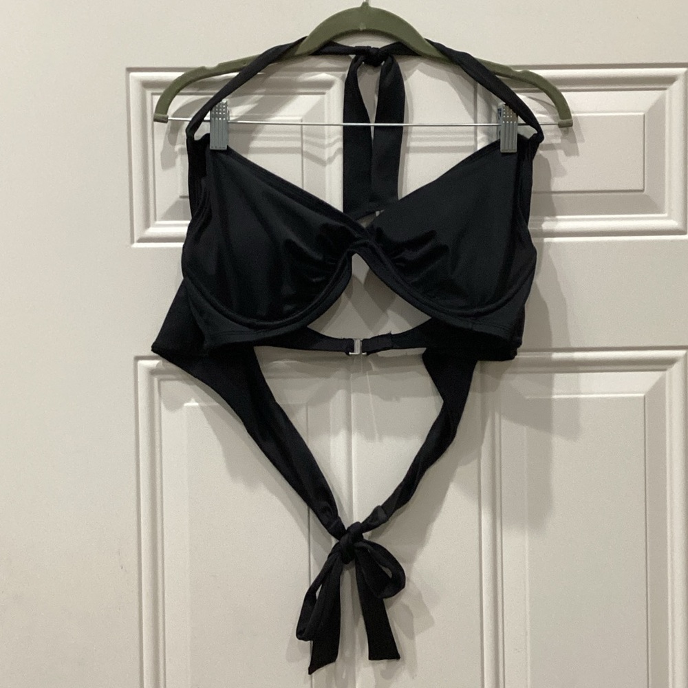 Preowned Athleta Swimwear Top Only Black Size 36D/DD (Item#SW014)